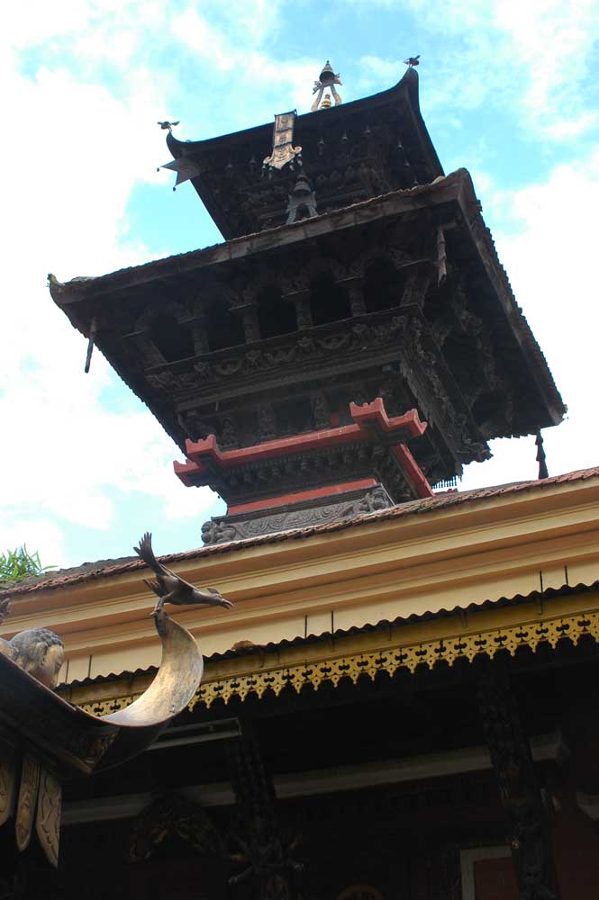 77 - Nepal - Patan, templo budista de Kwa Bahal o templo Dorado
